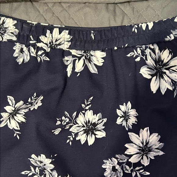 Skies Are Blue Floral Mini Skirt in Navy and White - Picture 5 of 9